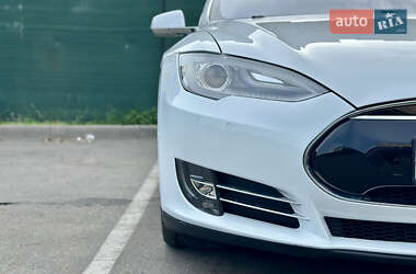 Лифтбек Tesla Model S 2015 в 