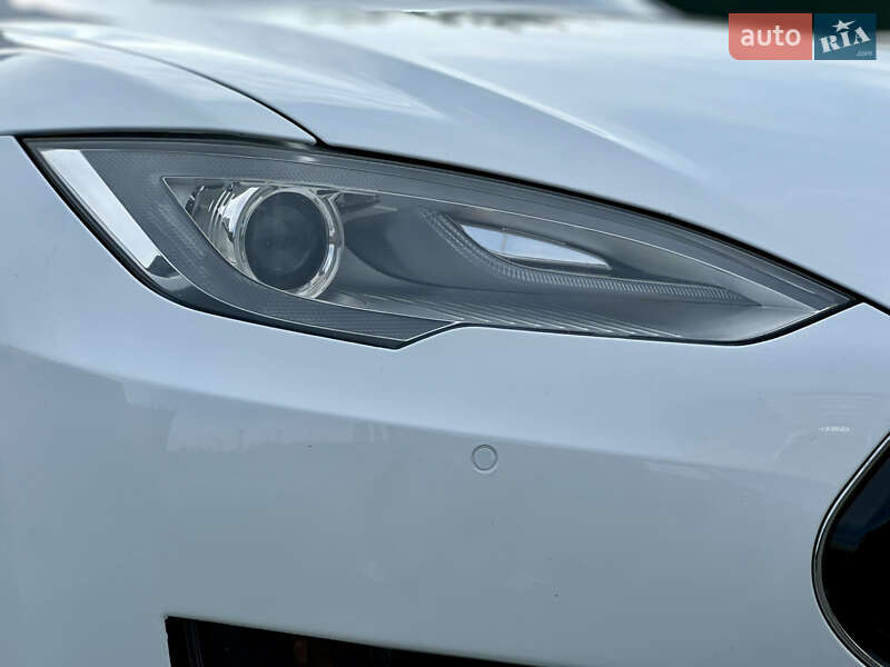 Лифтбек Tesla Model S 2015 в Киеве