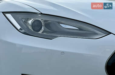 Лифтбек Tesla Model S 2015 в 