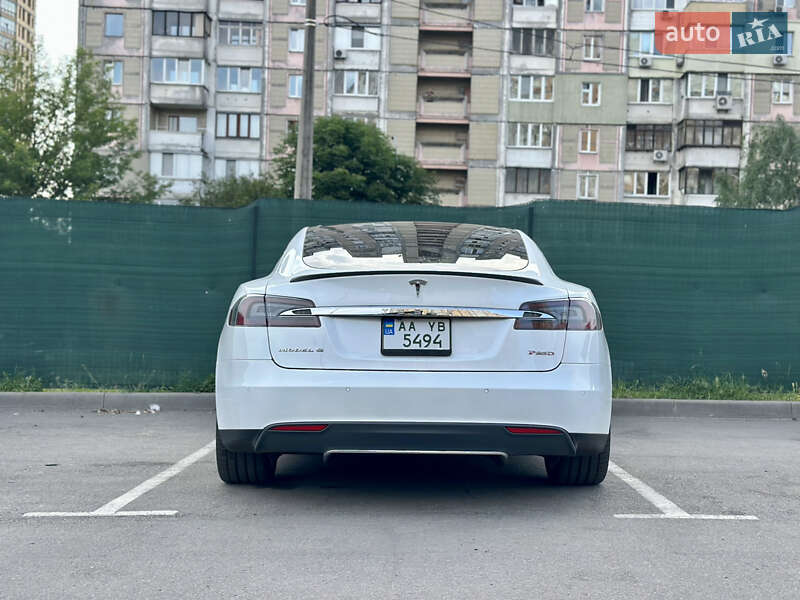 Лифтбек Tesla Model S 2015 в Киеве