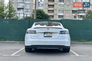 Лифтбек Tesla Model S 2015 в 