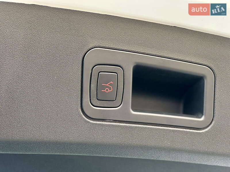 Лифтбек Tesla Model S 2015 в Киеве