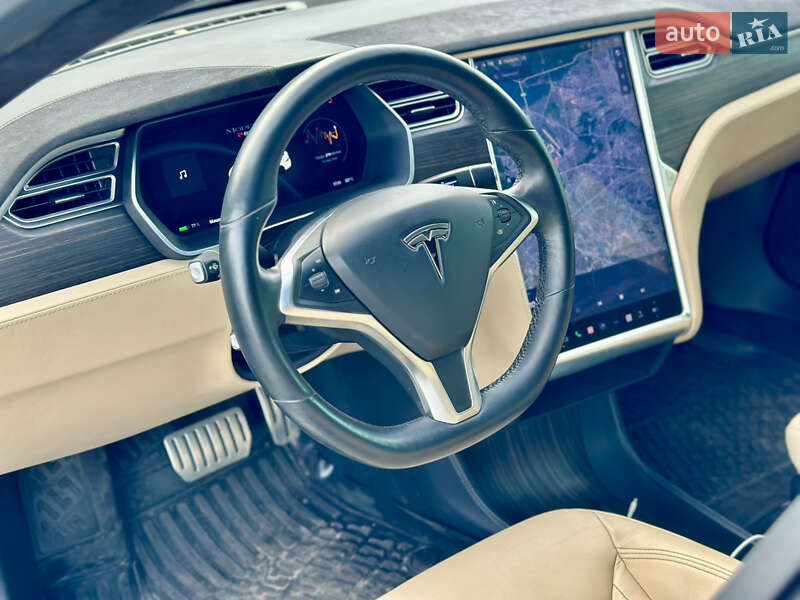 Лифтбек Tesla Model S 2015 в Киеве