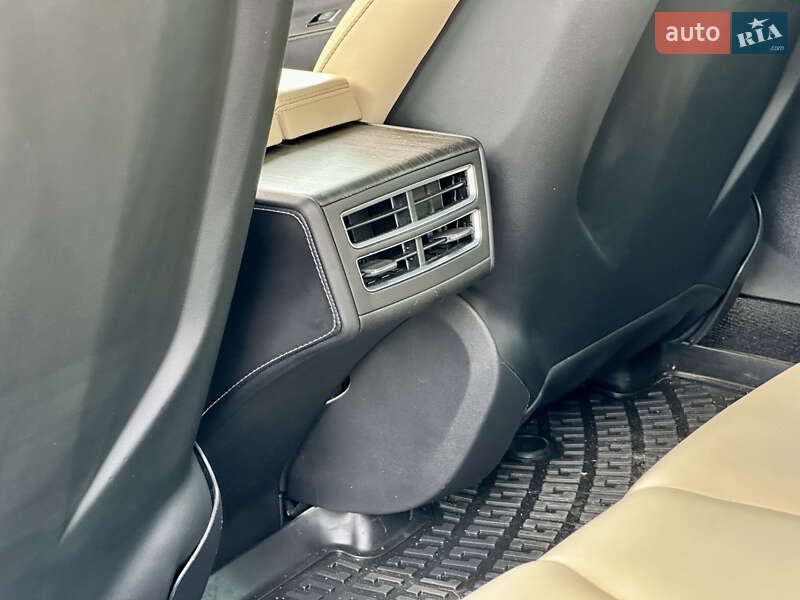 Лифтбек Tesla Model S 2015 в Киеве