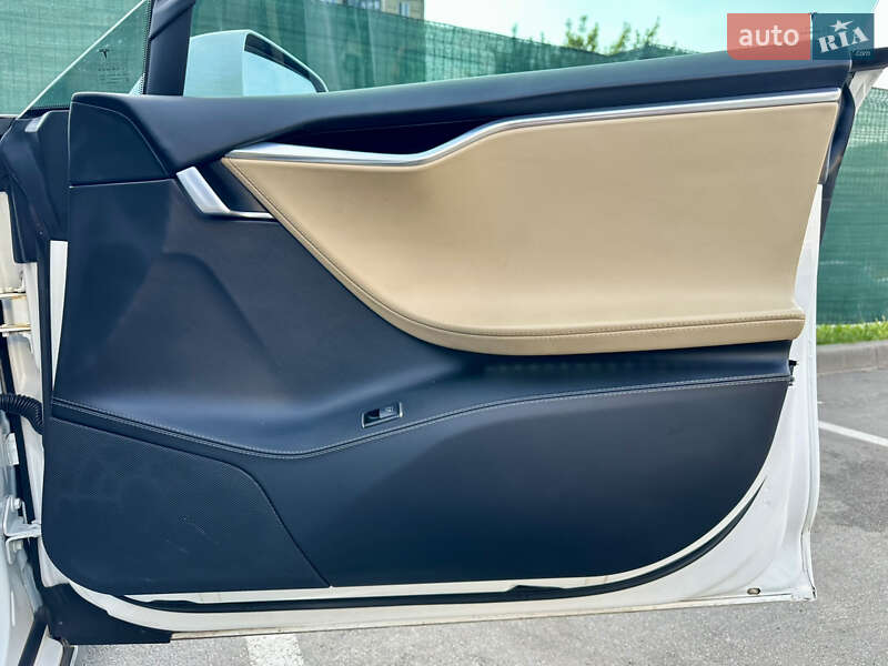 Лифтбек Tesla Model S 2015 в Киеве