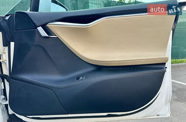 Лифтбек Tesla Model S 2015 в 