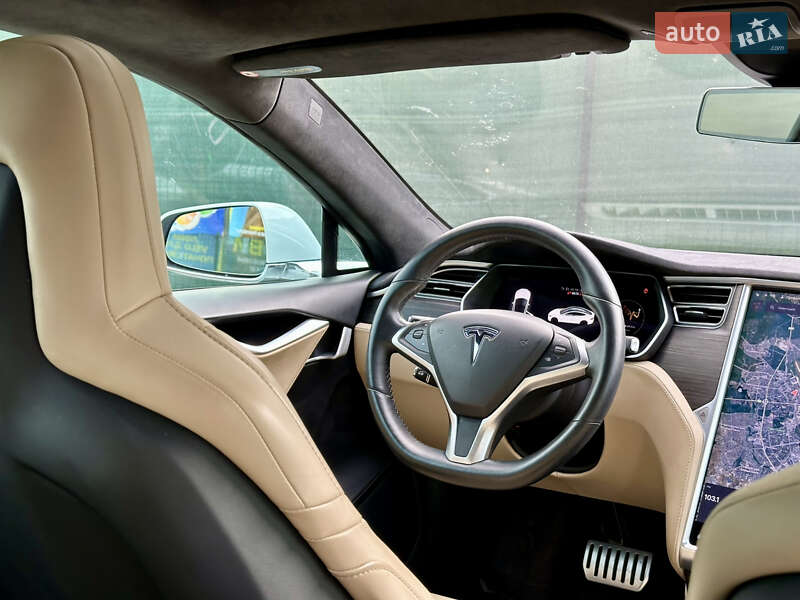 Лифтбек Tesla Model S 2015 в Киеве