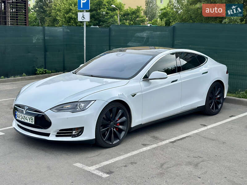 Лифтбек Tesla Model S 2015 в Киеве