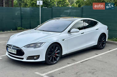 Лифтбек Tesla Model S 2015 в 