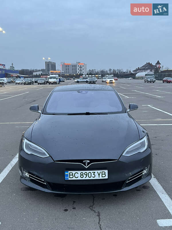 Ліфтбек Tesla Model S 2016 в Львові