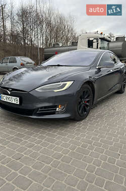 Лифтбек Tesla Model S 2016 в Львове