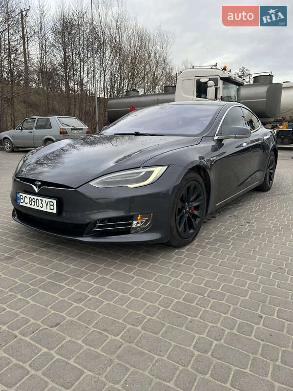 Лифтбек Tesla Model S 2016 в 