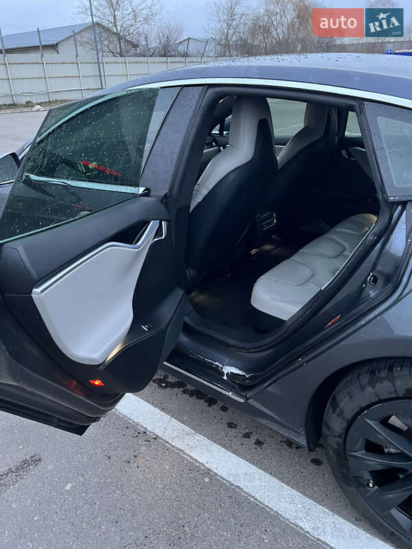 Ліфтбек Tesla Model S 2016 в Львові
