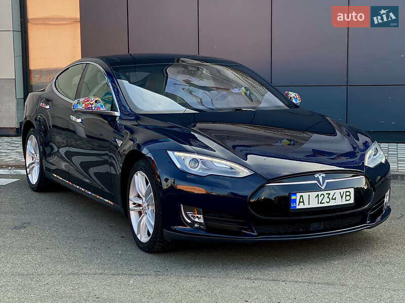 Лифтбек Tesla Model S 2015 в Киеве