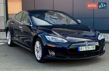 Лифтбек Tesla Model S 2015 в 