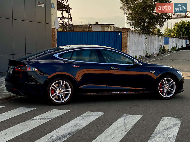 Лифтбек Tesla Model S 2015 в Киеве
