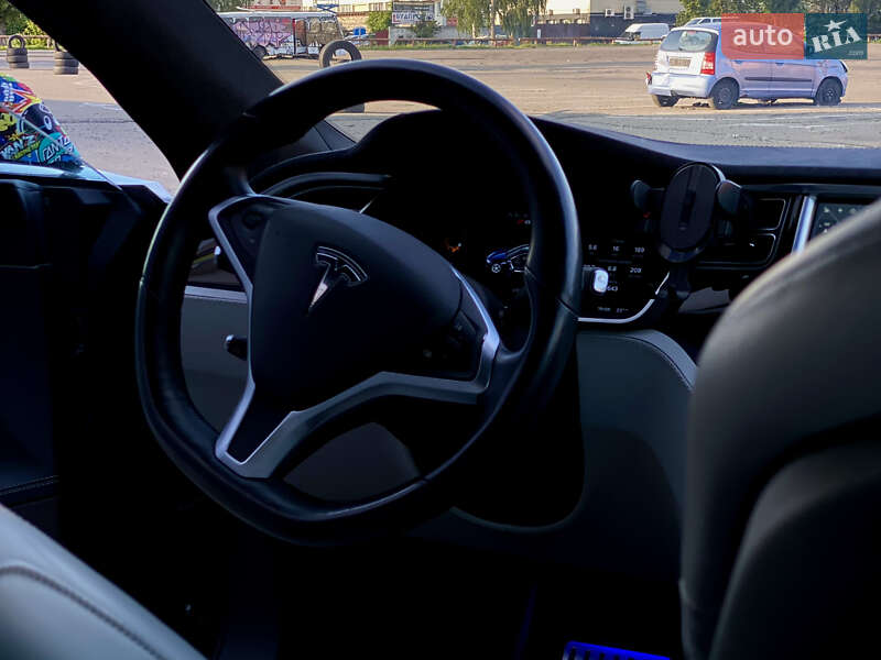 Лифтбек Tesla Model S 2015 в Киеве