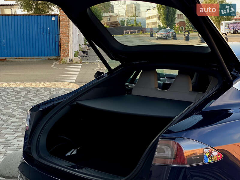Лифтбек Tesla Model S 2015 в Киеве