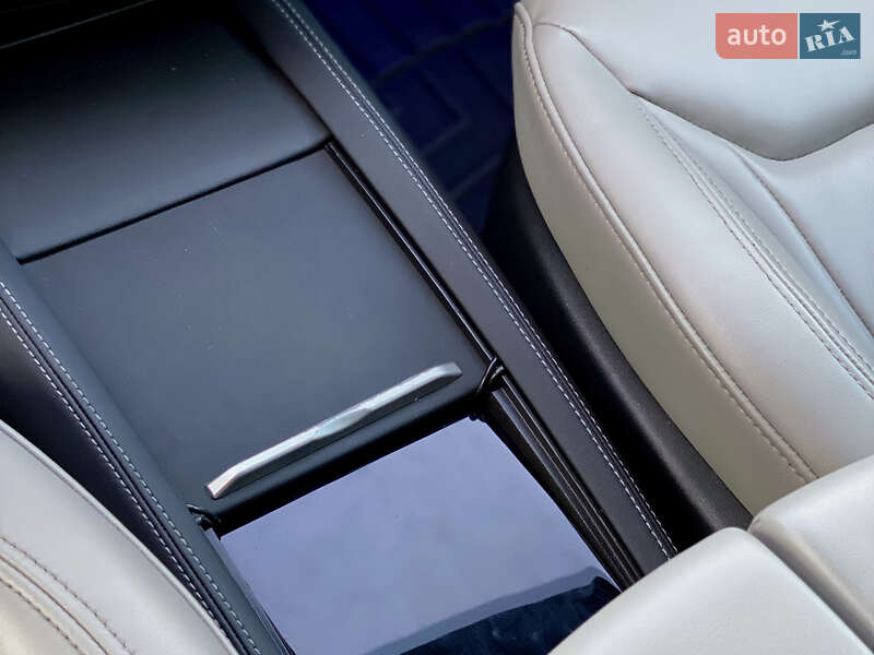 Лифтбек Tesla Model S 2015 в Киеве