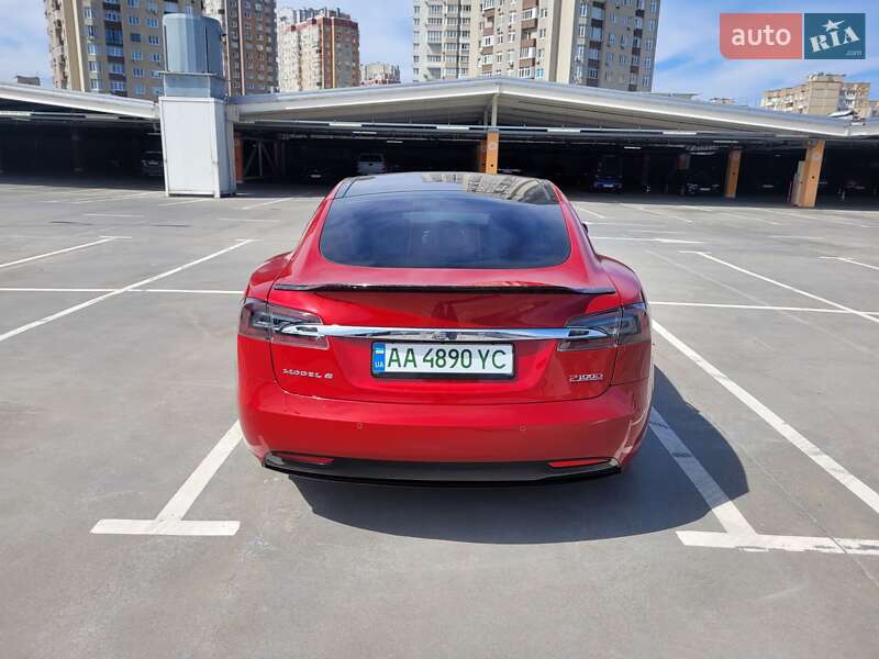 Лифтбек Tesla Model S 2018 в Киеве