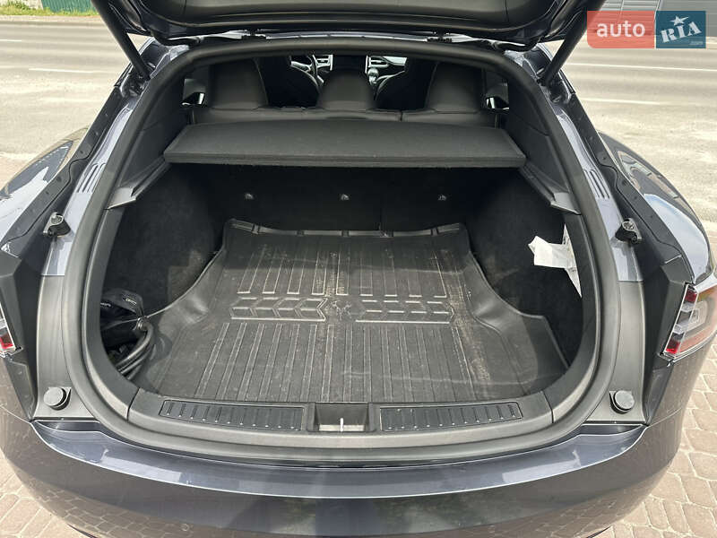 Лифтбек Tesla Model S 2018 в Киеве фото 15 Лифтбек Tesla Model S 2018 в Киеве