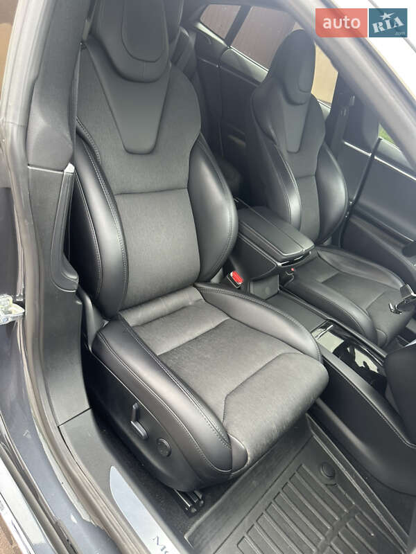 Лифтбек Tesla Model S 2018 в Киеве фото 19 Лифтбек Tesla Model S 2018 в Киеве