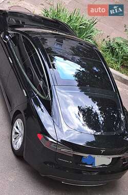Лифтбек Tesla Model S 2015 в 