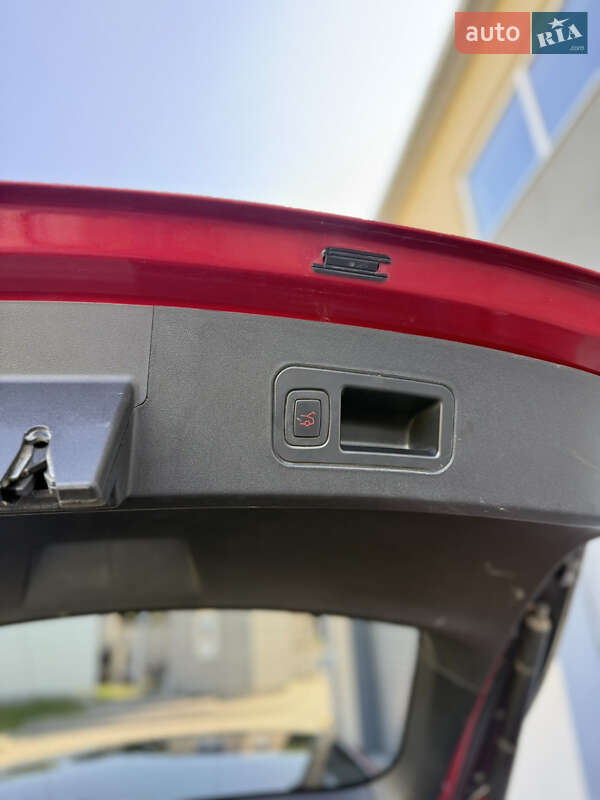 Лифтбек Tesla Model S 2017 в Радехове