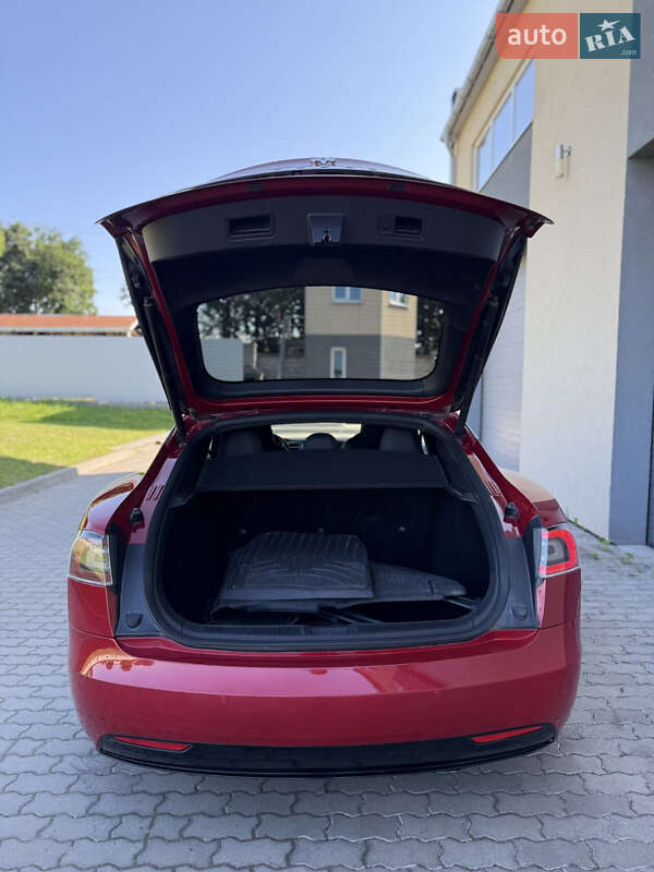 Лифтбек Tesla Model S 2017 в Радехове