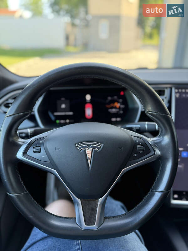 Лифтбек Tesla Model S 2017 в Радехове