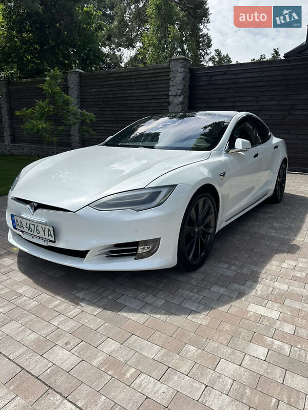 Ліфтбек Tesla Model S 2018 в Києві
