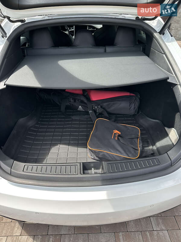 Ліфтбек Tesla Model S 2018 в Києві