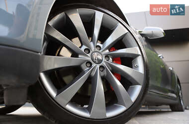 Лифтбек Tesla Model S 2014 в 