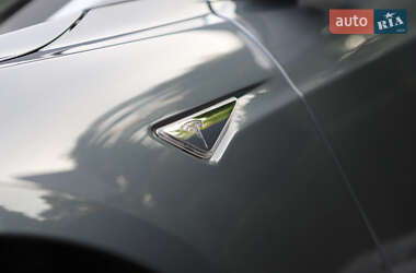 Лифтбек Tesla Model S 2014 в 