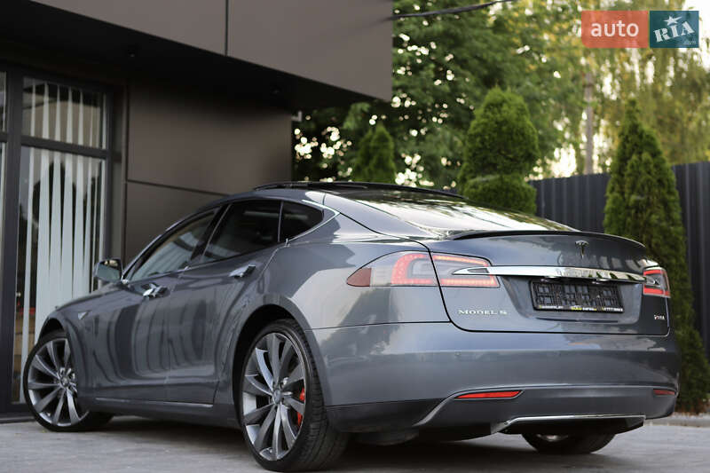 Лифтбек Tesla Model S 2014 в Дрогобыче