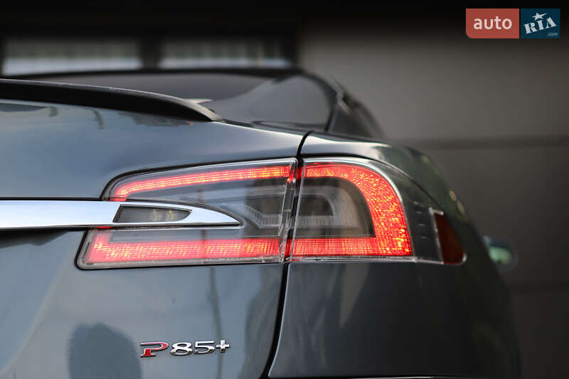 Лифтбек Tesla Model S 2014 в Дрогобыче