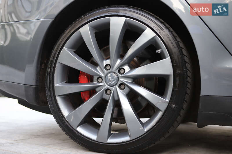 Лифтбек Tesla Model S 2014 в Дрогобыче