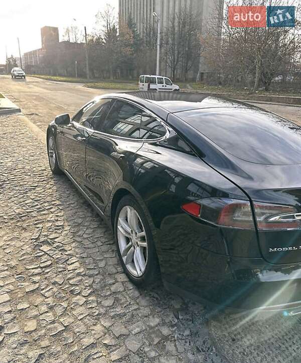 Лифтбек Tesla Model S 2014 в Львове