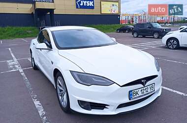 Лифтбек Tesla Model S 2013 в 