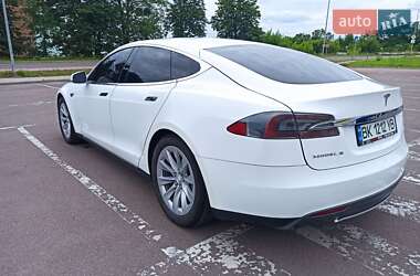 Лифтбек Tesla Model S 2013 в 