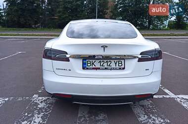 Лифтбек Tesla Model S 2013 в 