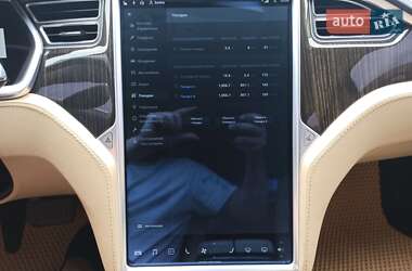 Лифтбек Tesla Model S 2013 в 