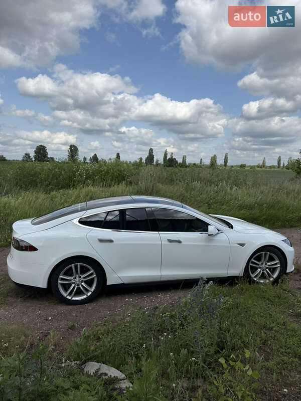 Ліфтбек Tesla Model S 2015 в Фастові