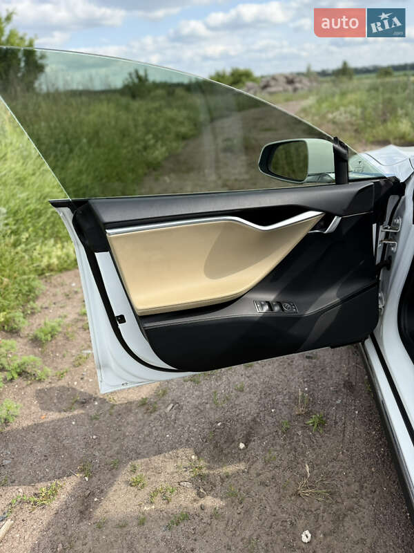 Ліфтбек Tesla Model S 2015 в Фастові