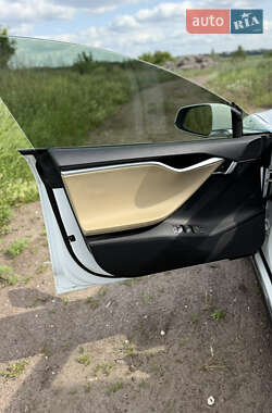 Ліфтбек Tesla Model S 2015 в 