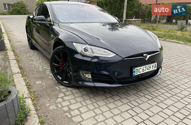 Лифтбек Tesla Model S 2015 в 