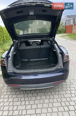 Лифтбек Tesla Model S 2015 в 