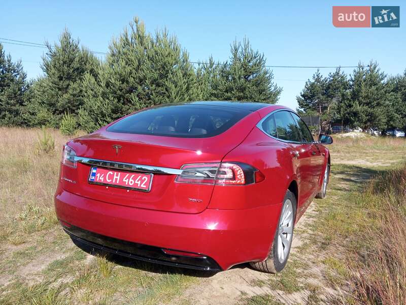 Лифтбек Tesla Model S 2016 в Новояворовске