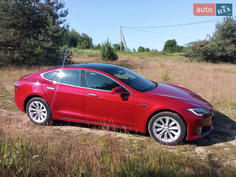 Лифтбек Tesla Model S 2016 в Новояворовске
