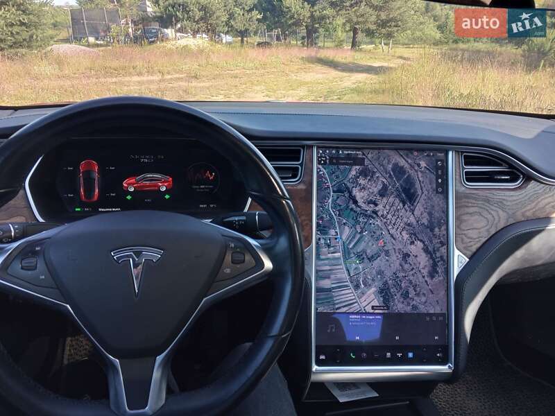 Лифтбек Tesla Model S 2016 в Новояворовске